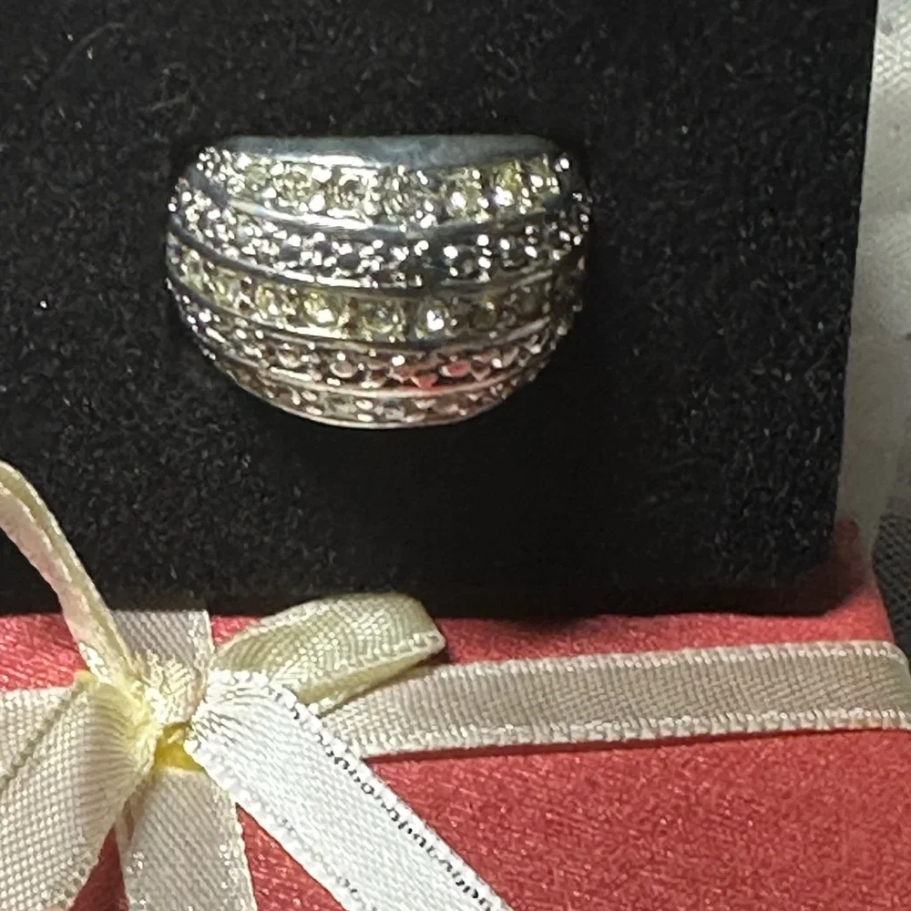 Avon Vintage Day to Night Silver tone Rhinestone Dome Ring - Picture 6 of 16